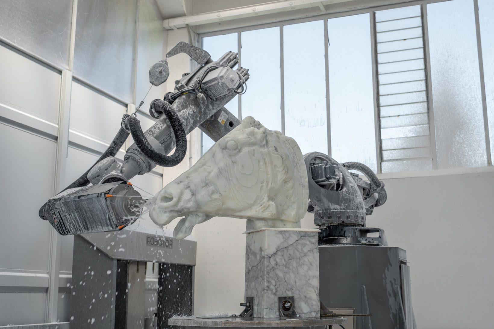 robots make sculptures horse of parthenon